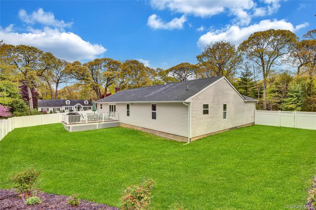 4 Saint Marks Place, Stony Brook, NY 11790