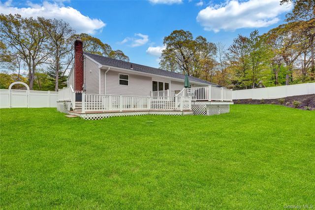 4 Saint Marks Place, Stony Brook, NY 11790