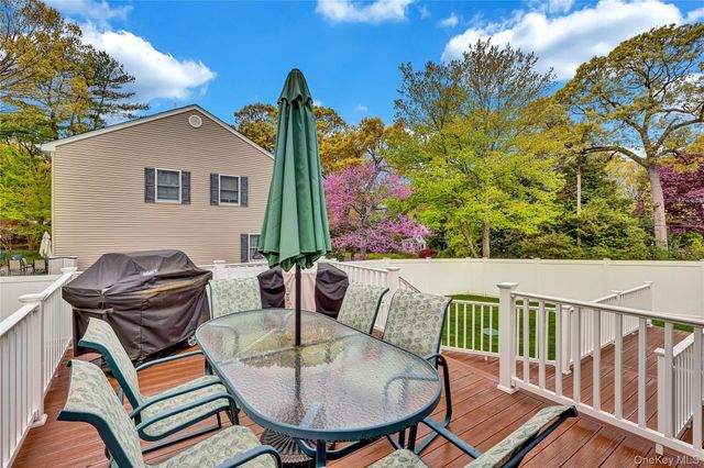 4 Saint Marks Place, Stony Brook, NY 11790