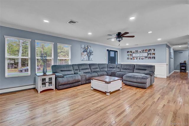 4 Saint Marks Place, Stony Brook, NY 11790