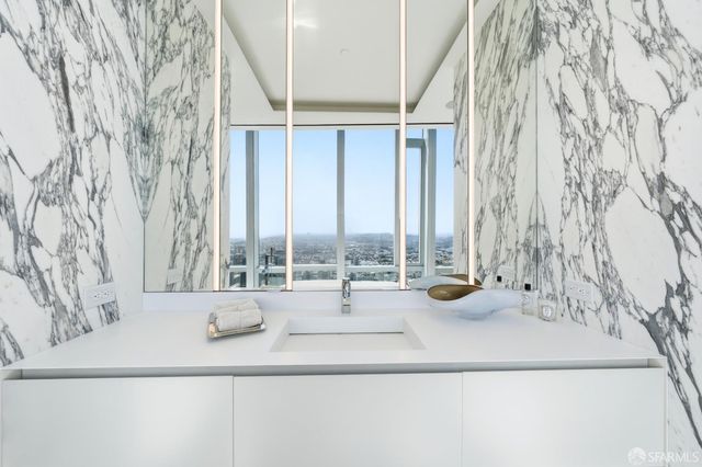 181 Fremont Street 70-PH, San Francisco, CA 94105