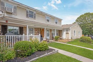 5F Valley Forge Court, Ridge, NY 11961