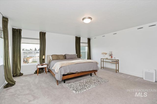 122 Insight Ct, Middleton, ID 83644