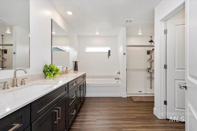 122 Insight Ct, Middleton, ID 83644