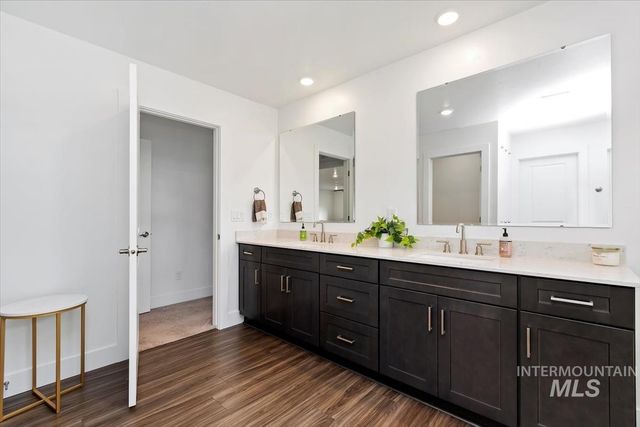 122 Insight Ct, Middleton, ID 83644