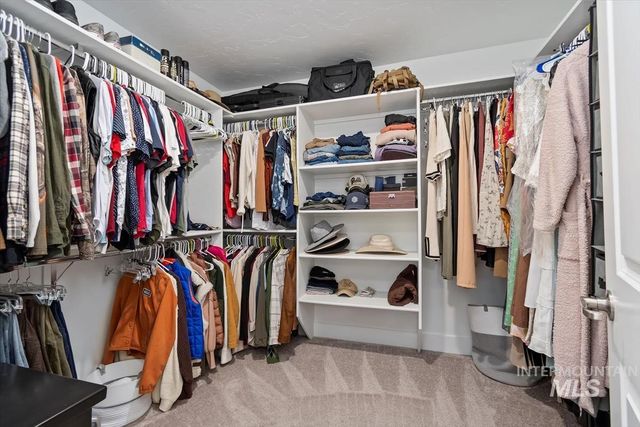 122 Insight Ct, Middleton, ID 83644