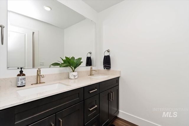 122 Insight Ct, Middleton, ID 83644