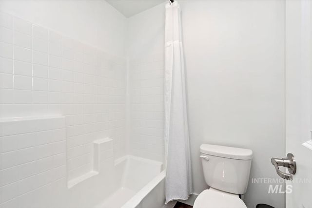 122 Insight Ct, Middleton, ID 83644