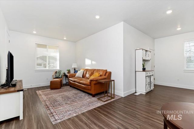 122 Insight Ct, Middleton, ID 83644