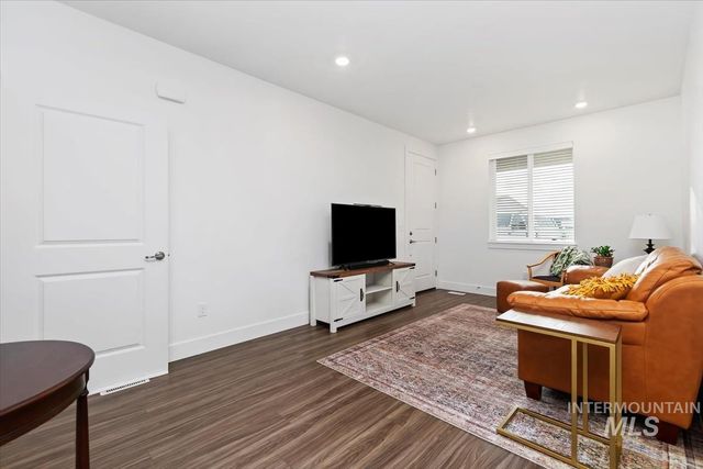 122 Insight Ct, Middleton, ID 83644