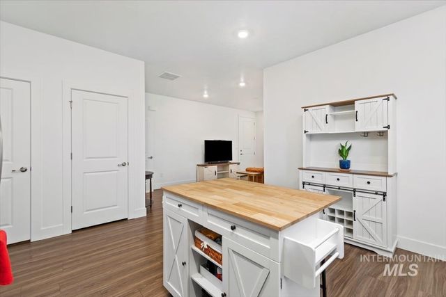 122 Insight Ct, Middleton, ID 83644