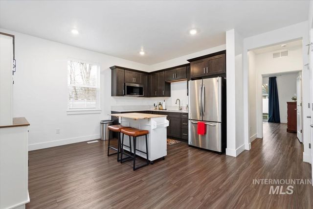 122 Insight Ct, Middleton, ID 83644