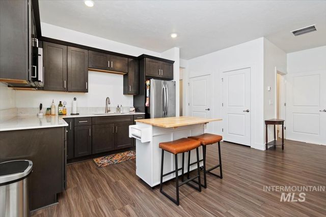 122 Insight Ct, Middleton, ID 83644