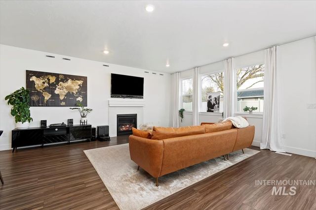 122 Insight Ct, Middleton, ID 83644