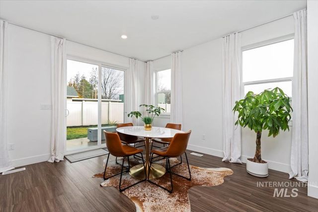 122 Insight Ct, Middleton, ID 83644