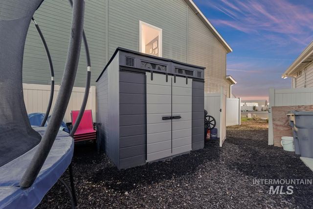 122 Insight Ct, Middleton, ID 83644