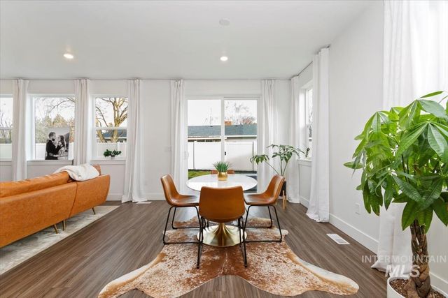 122 Insight Ct, Middleton, ID 83644