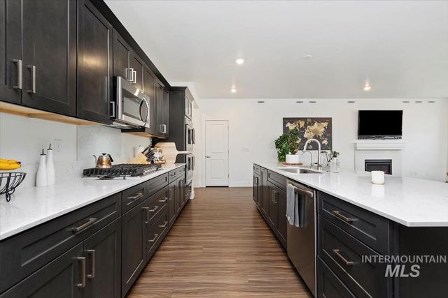 122 Insight Ct, Middleton, ID 83644