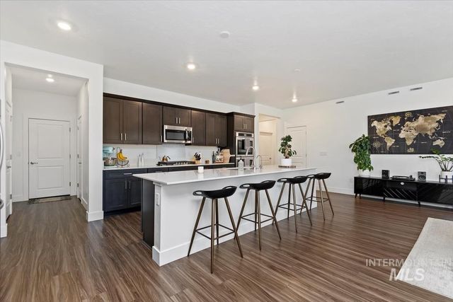 122 Insight Ct, Middleton, ID 83644