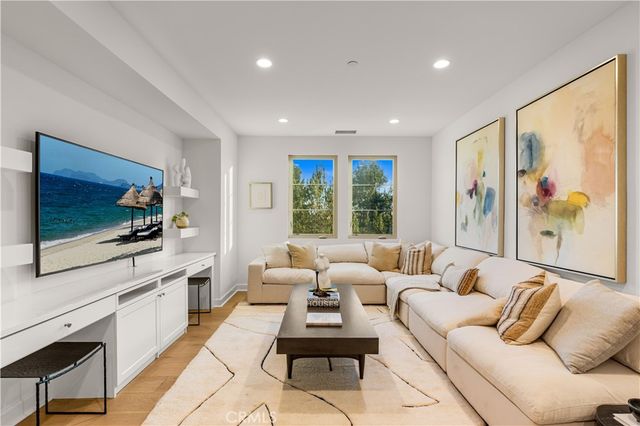 242 Sutters Ml, Irvine, CA 92602
