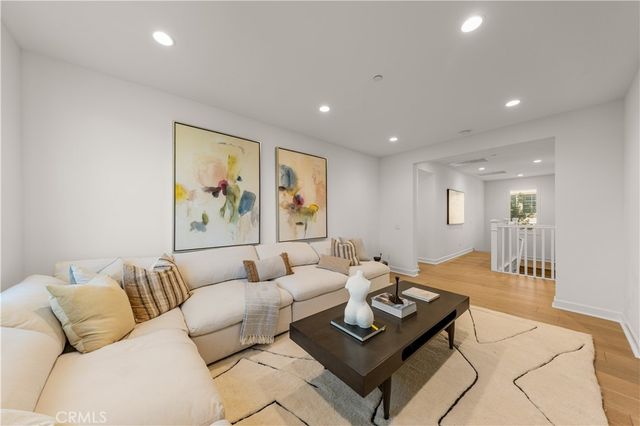 242 Sutters Ml, Irvine, CA 92602