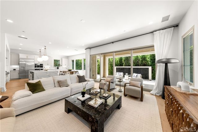 242 Sutters Ml, Irvine, CA 92602