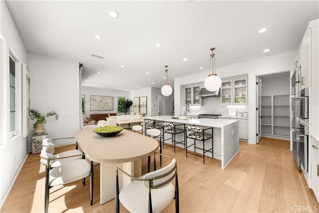 242 Sutters Ml, Irvine, CA 92602