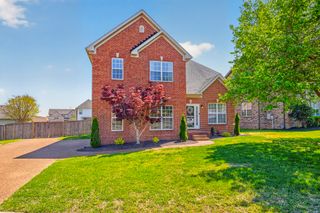 102 Latham Ct, Hendersonville, TN 37075