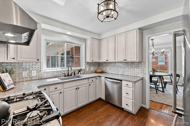 429 Roland Road, Grosse Pointe Farms, MI 48236