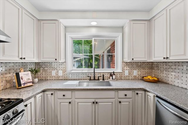 429 Roland Road, Grosse Pointe Farms, MI 48236