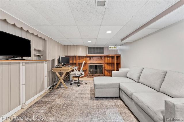 429 Roland Road, Grosse Pointe Farms, MI 48236