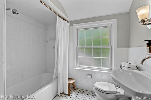 429 Roland Road, Grosse Pointe Farms, MI 48236