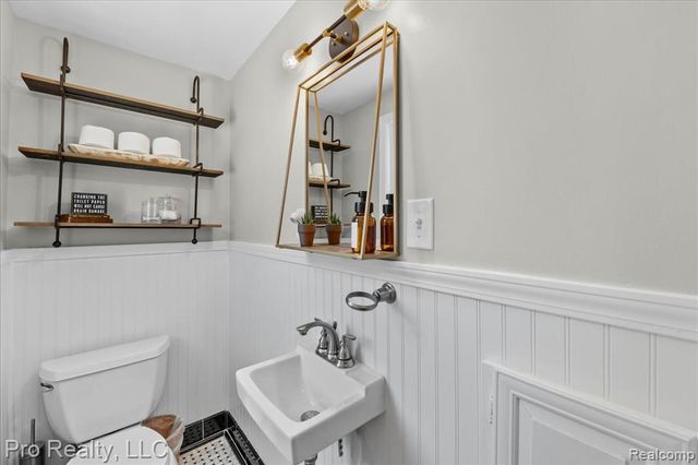 429 Roland Road, Grosse Pointe Farms, MI 48236