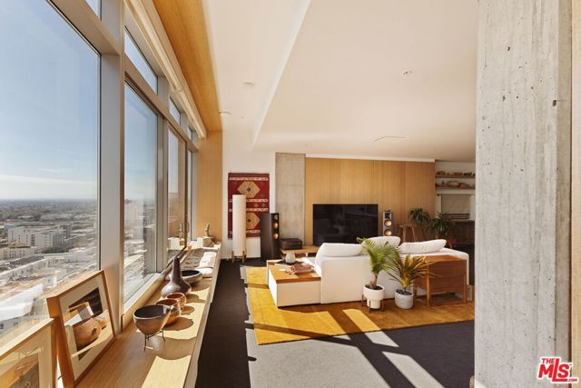 1155 S Grand Avenue 2107, Los Angeles, CA 90015