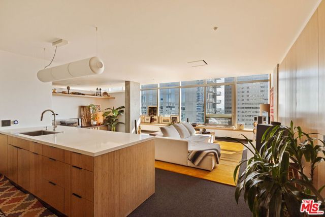 1155 S Grand Avenue 2107, Los Angeles, CA 90015