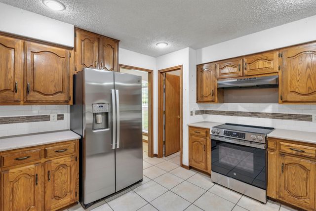 102 Vintage Drive, Waxahachie, TX 75165