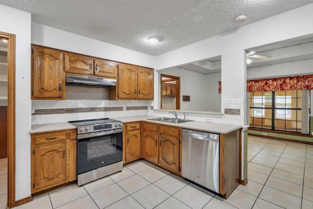 102 Vintage Drive, Waxahachie, TX 75165