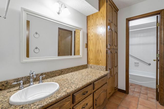 102 Vintage Drive, Waxahachie, TX 75165