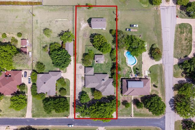 102 Vintage Drive, Waxahachie, TX 75165