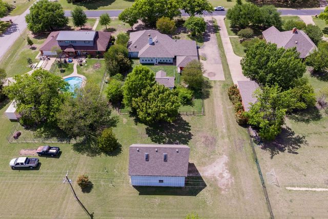 102 Vintage Drive, Waxahachie, TX 75165