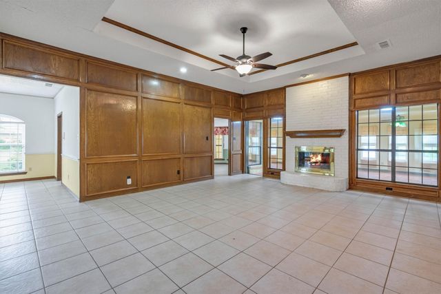 102 Vintage Drive, Waxahachie, TX 75165