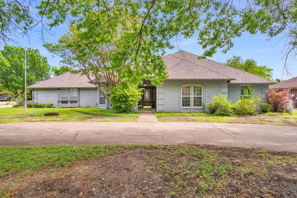 102 Vintage Drive, Waxahachie, TX 75165