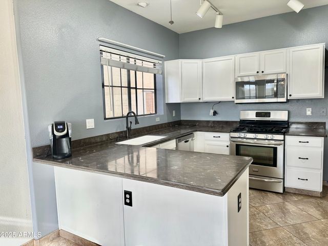 8916 W CHERRY HILLS Drive, Peoria, AZ 85345