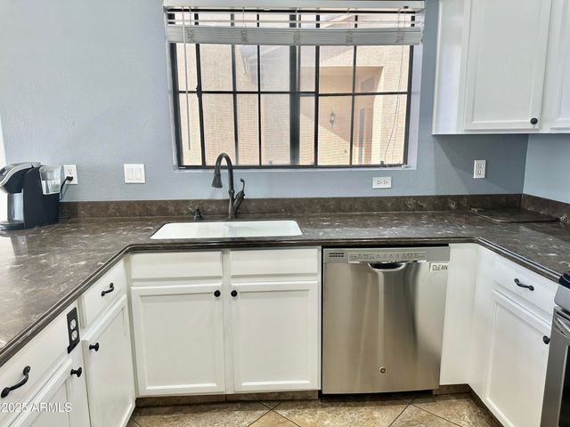 8916 W CHERRY HILLS Drive, Peoria, AZ 85345