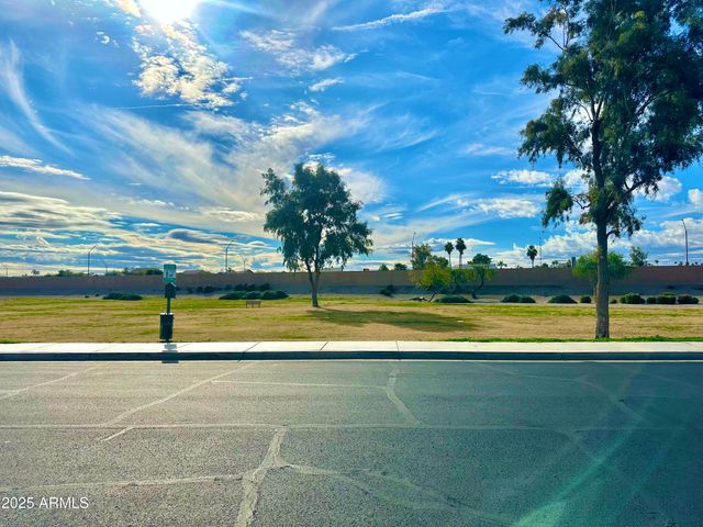 8916 W CHERRY HILLS Drive, Peoria, AZ 85345