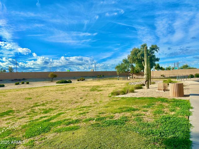 8916 W CHERRY HILLS Drive, Peoria, AZ 85345