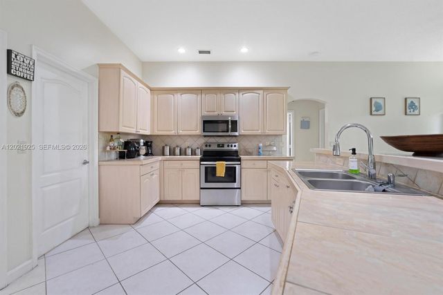 115 Kapok Crescent, Royal Palm Beach, FL 33411