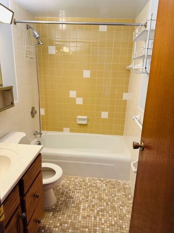 6300 W Irving Park Road 204, Chicago, IL 60634