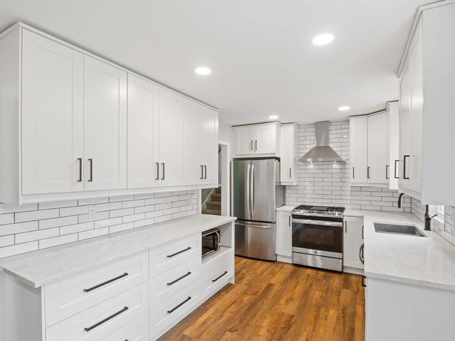 10909 Oak Knoll Terrace S, Minnetonka, MN 55305