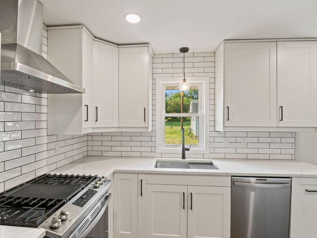 10909 Oak Knoll Terrace S, Minnetonka, MN 55305